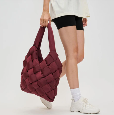 2026 Handbag Trends: Top Styles & Designs to This Year